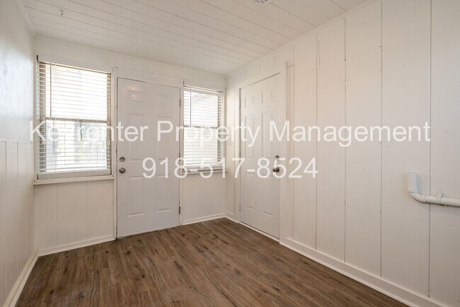 Building Photo - 1502 N Columbia Ave