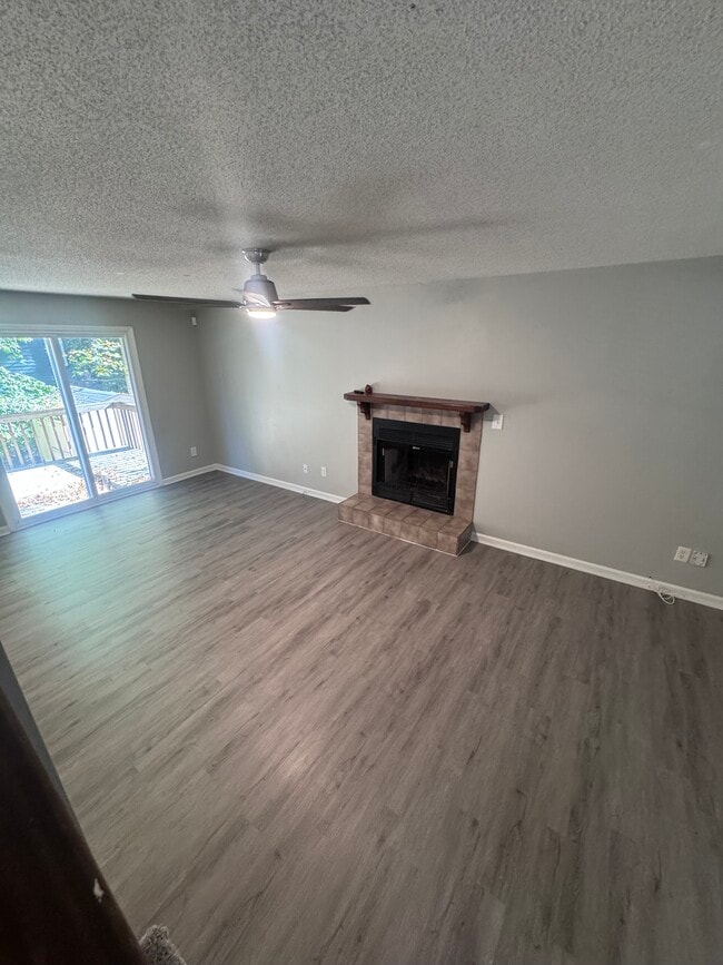 Building Photo - 4218 Queen Victoria Pl