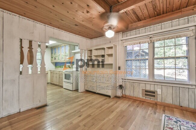 Building Photo - 266 Glenridge Dr
