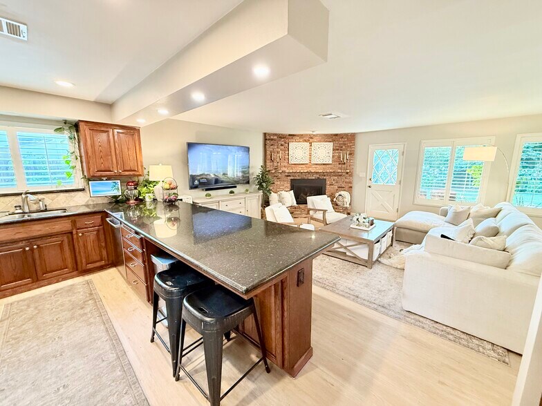 Building Photo - 8000 Westlorne Ct