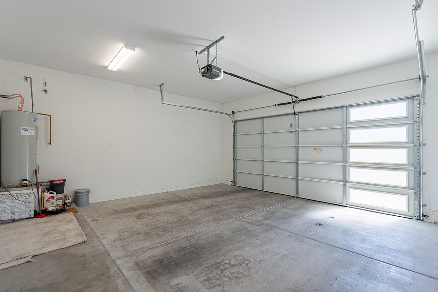 Building Photo - 901 S Smith Rd