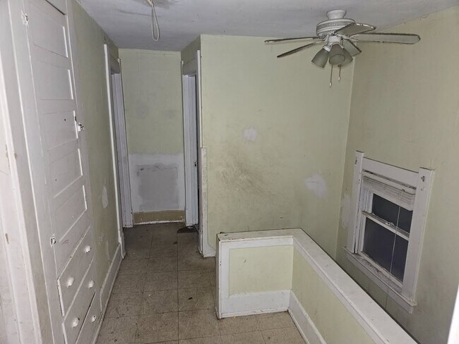 Building Photo - 2225 Academy Ave