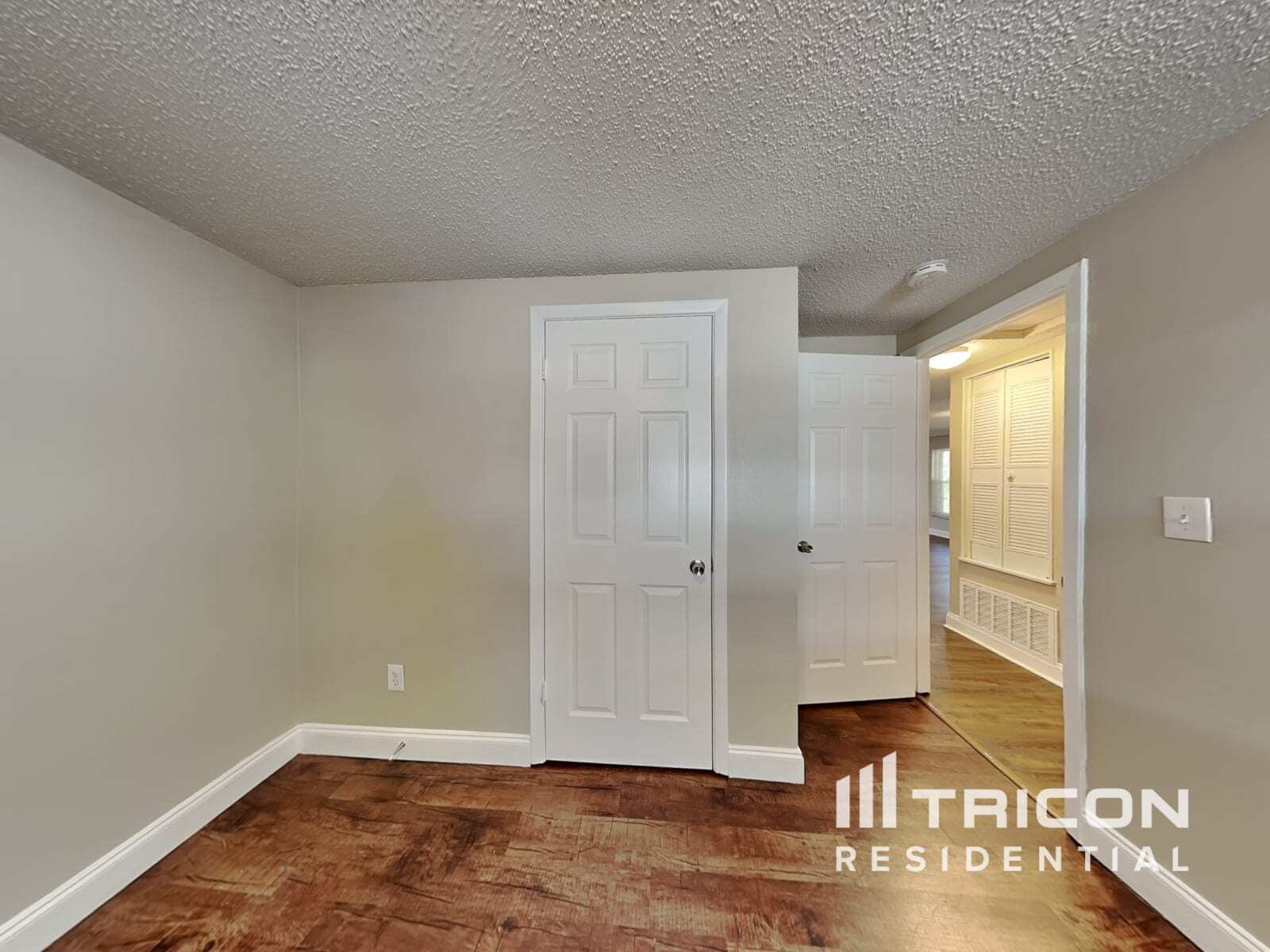 Building Photo - 1017 Jadewood Ave