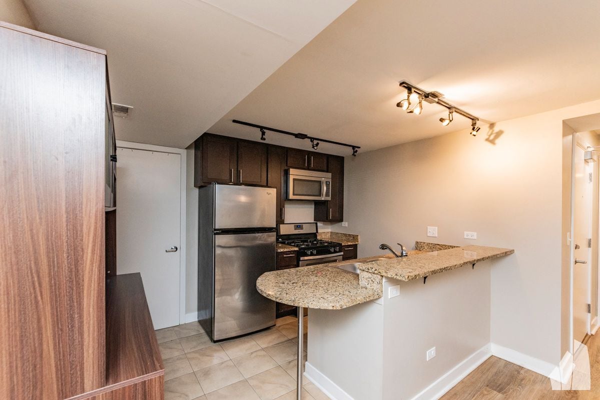 Building Photo - 1912 N Lincoln Ave