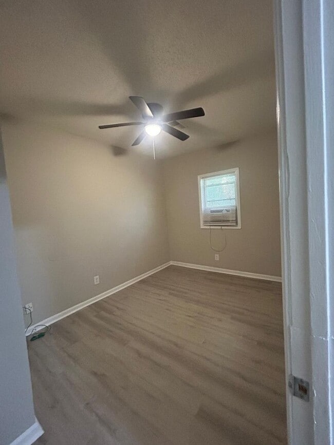 Building Photo - Fully Renovated Apartment Duplex Located in the Heart of Edgewood - 2227B