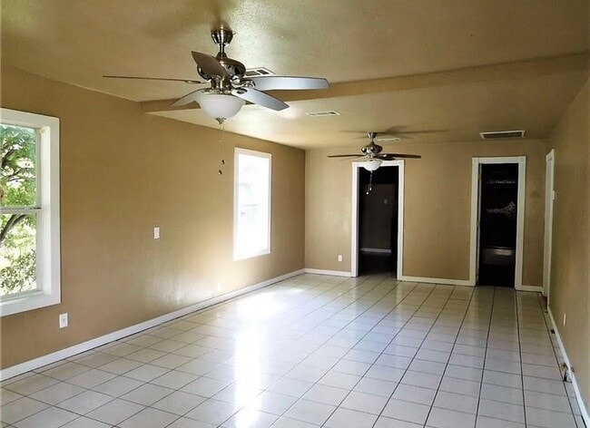 Building Photo - Charming 2-Bedroom Home on 4 Acres