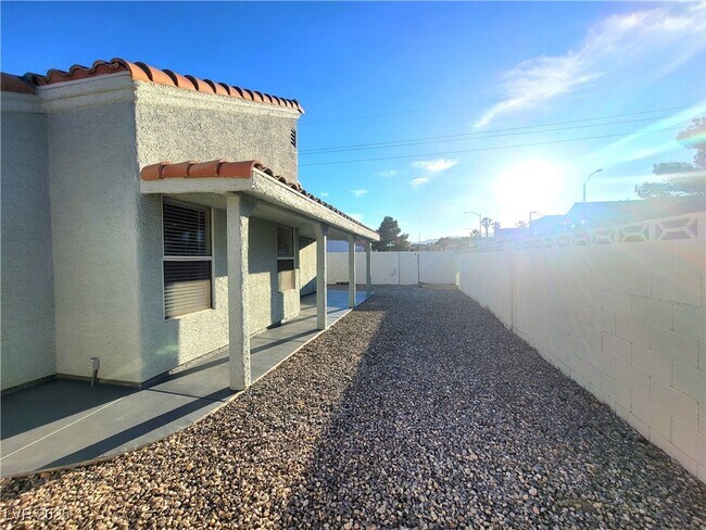 Building Photo - 8224 James Grayson Dr