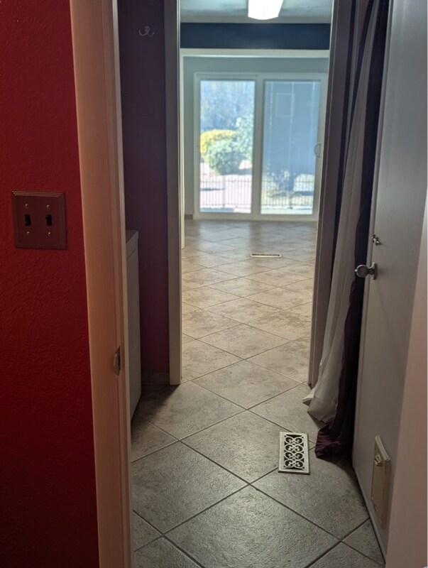 Building Photo - 1530 Chester Square