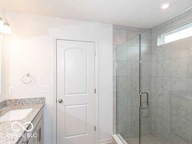 Building Photo - 5403 Veranda Dr