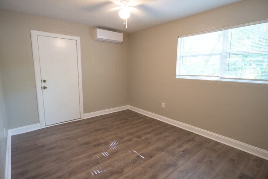 Bed 2 - 243 Ravenswood Dr