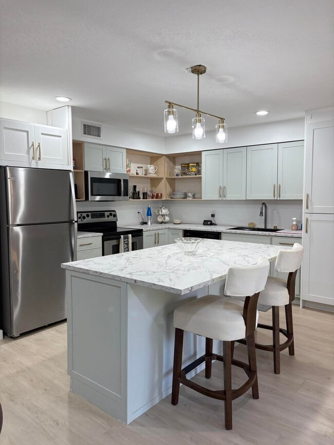 Building Photo - 5631 Coach House Cir
