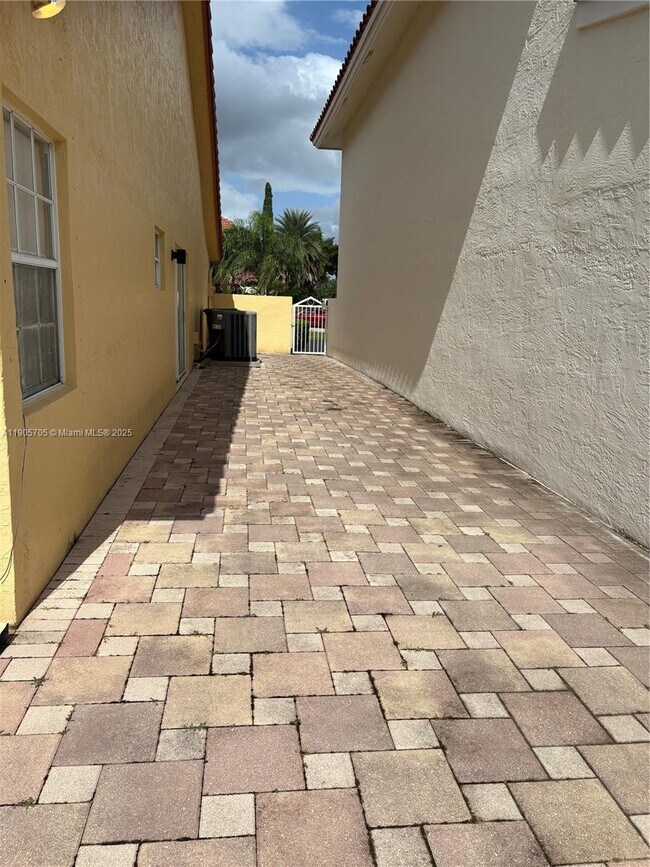 Building Photo - 10572 NW 51st Terrace