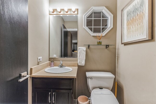 Building Photo - Fully Furnished 4 Bedroom 2.5 bathroom home in Bloomingdale