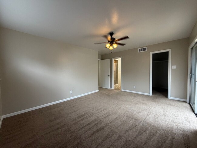 Building Photo - AVAILABLE NOW 2 BEDROOM 2 BATH DUPLEX IN TCU AREA