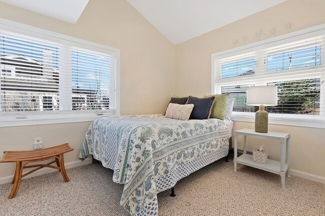 Building Photo - 4 28th St