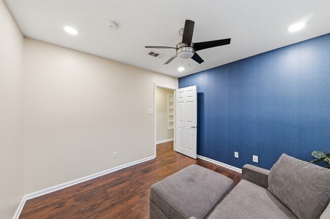 Building Photo - 8526 Cedel Dr