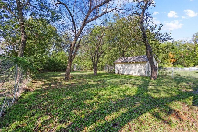 Building Photo - 1708 N Woods St