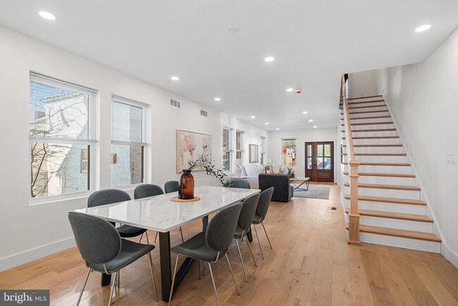 Building Photo - 705 Preston Ave