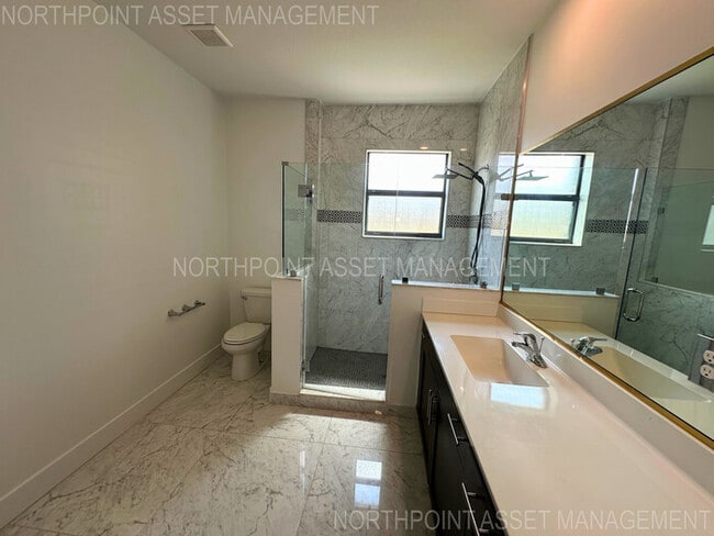 Building Photo - Stylish 3-Bedroom Home with Pool, Garage &...