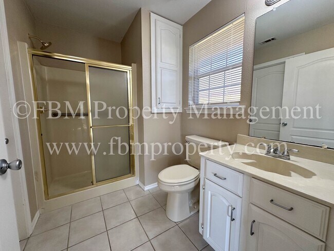 Building Photo - 803 Lakeway Dr