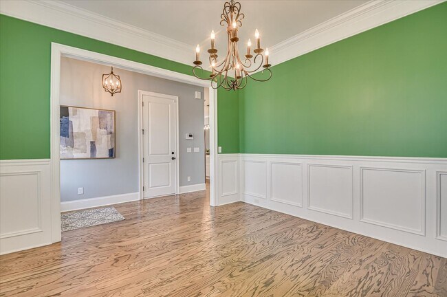 Building Photo - 3067 Rosewood Dr