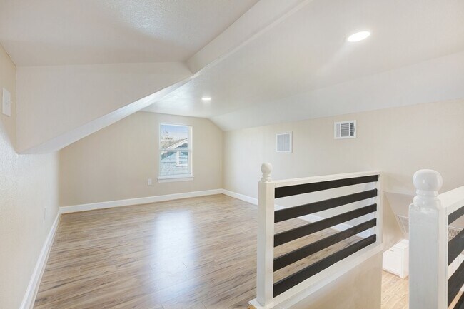 Building Photo - 2329 Lidstone St