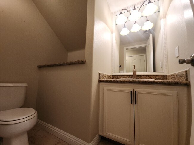 Building Photo - Immaculate Two Story Townhouse style Condo in Summerlin.