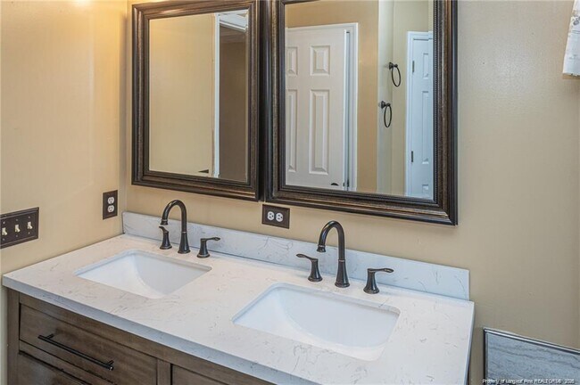 Building Photo - 1131 Curry Ford Dr