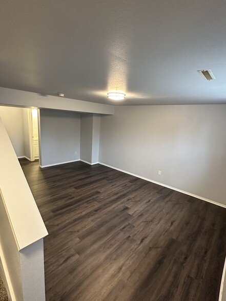 Rec room with exposure - 1505 Glacier Hill Dr