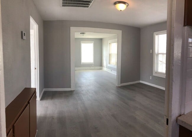 Building Photo - 102 N Avenue A