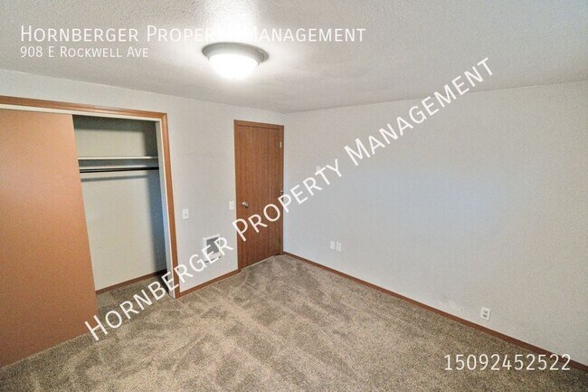 Building Photo - 908 E Rockwell Ave