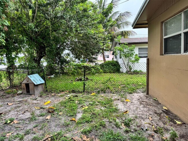 Building Photo - 2880 NW 12th Ct