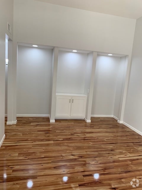 Building Photo - 320 N Civic Dr