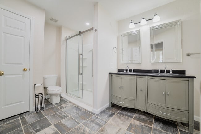 Building Photo - 398 Shady Brook Dr