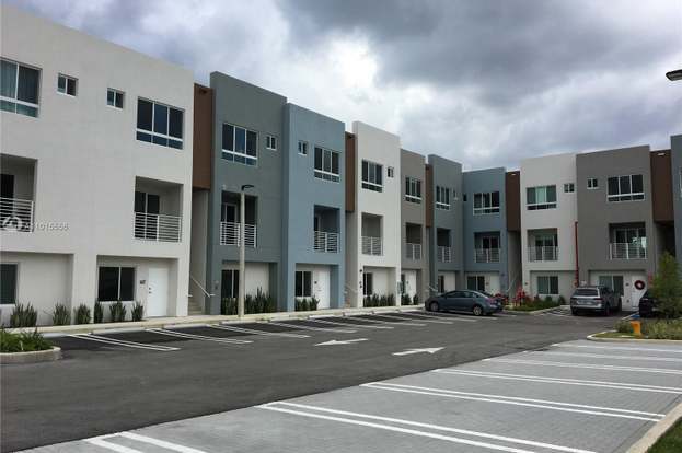 Building Photo - 2535 NE 193rd St