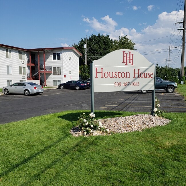 Building Photo - Houston House