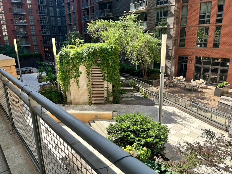 Building Photo - 1025 First St SE