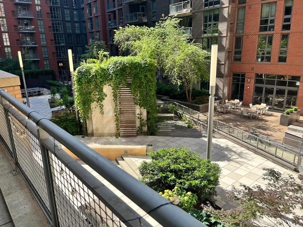 Building Photo - 1025 First St SE