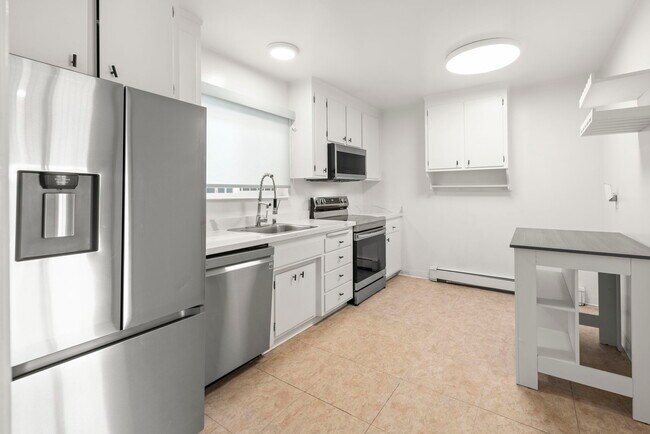 Building Photo - 4096 17th St