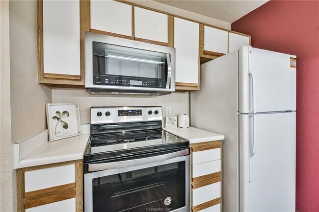 Building Photo - 529 Southwest Pkwy