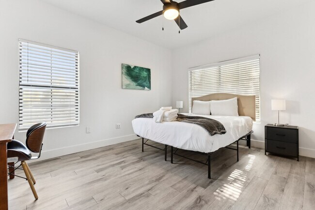 Building Photo - 875 W Pecos Rd