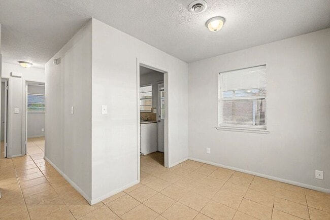 Building Photo - 911 S 10th St