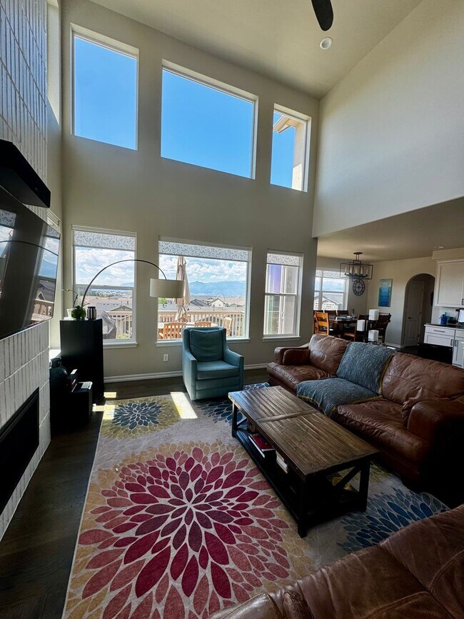 Building Photo - Stunning 5 Bedroom Home in Cordera with access to Community center with pool