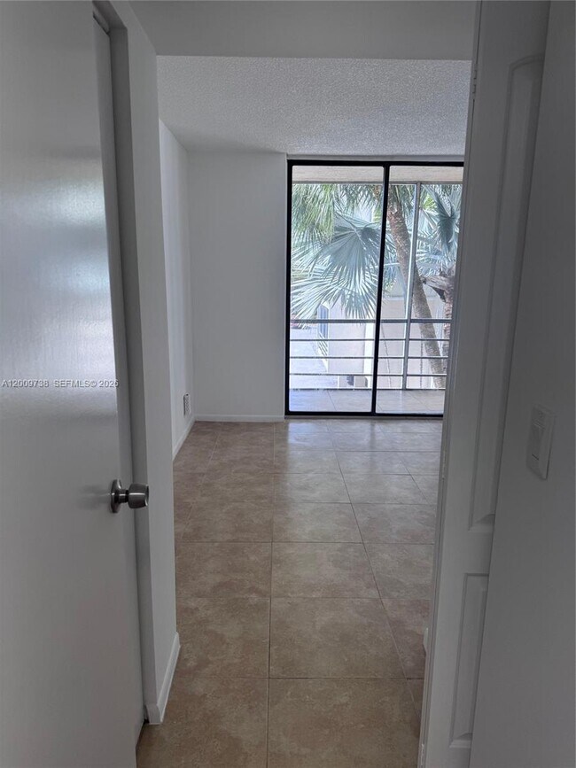 Building Photo - 2821 N Miami Beach Blvd