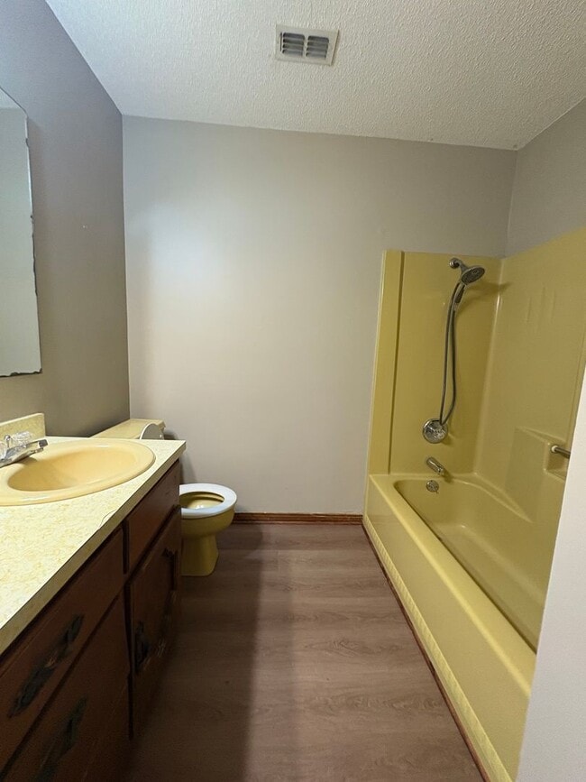 Building Photo - Valley Hills Subdivision - Detached Garage...
