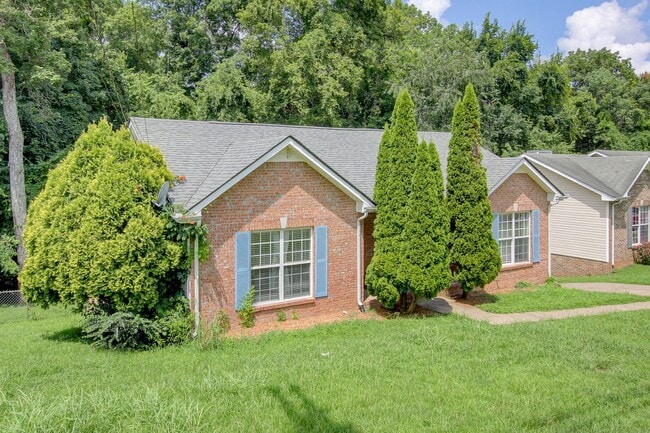 Building Photo - 3 bed 2 bath w sweet basement.  Go