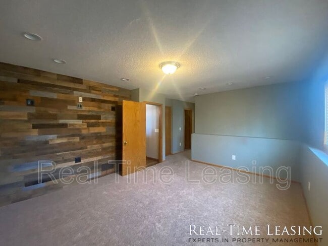 Building Photo - 8065 Lower 147th St W