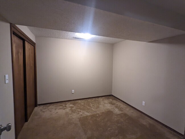 Building Photo - 3630 N Aspen Cir