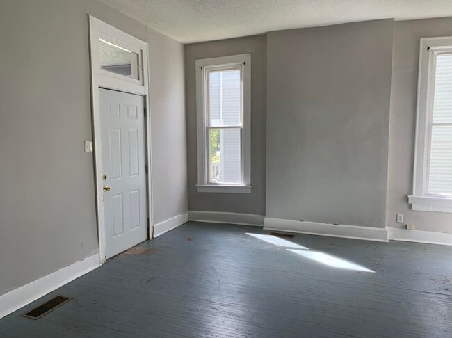 Building Photo - 504 Adams Ave