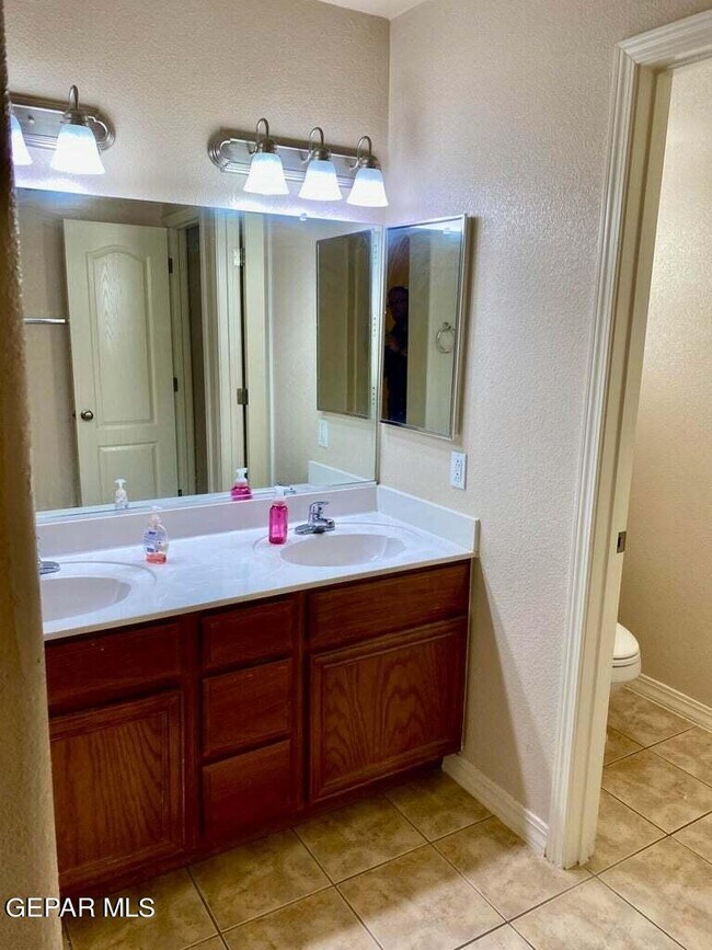 Building Photo - 7334 Prickley Pear Dr